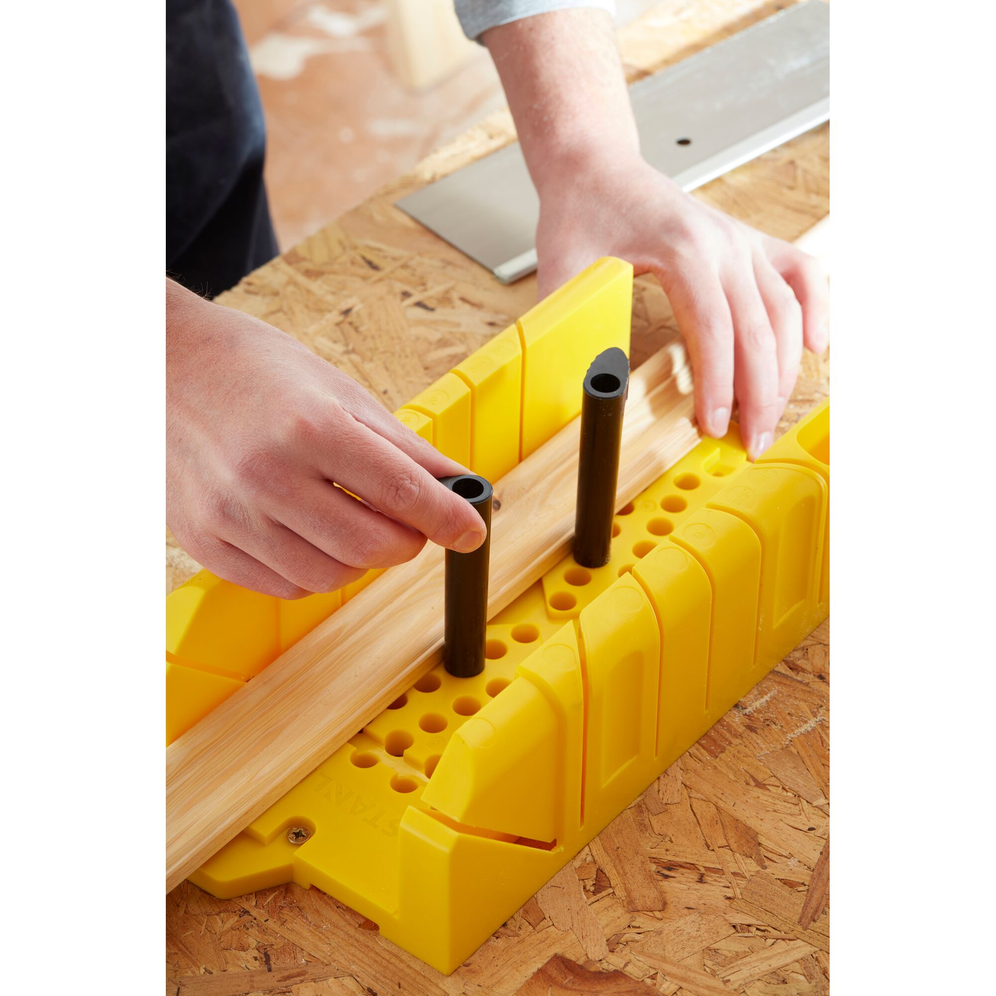 STANLEY® Clamping Mitre Box With Saw | STANLEY