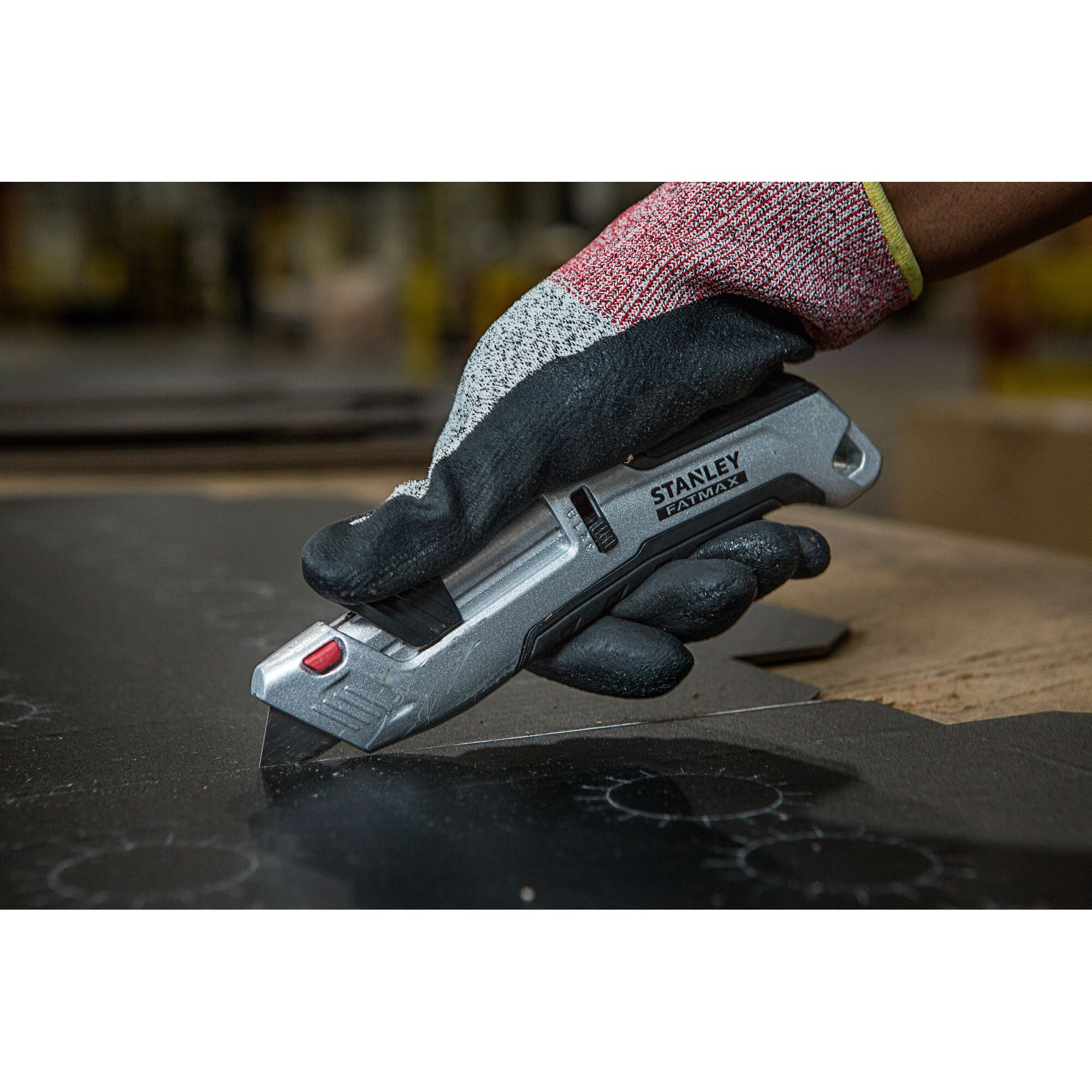 Tri-Slide Metal Auto-Retract Safety Knife | STANLEY