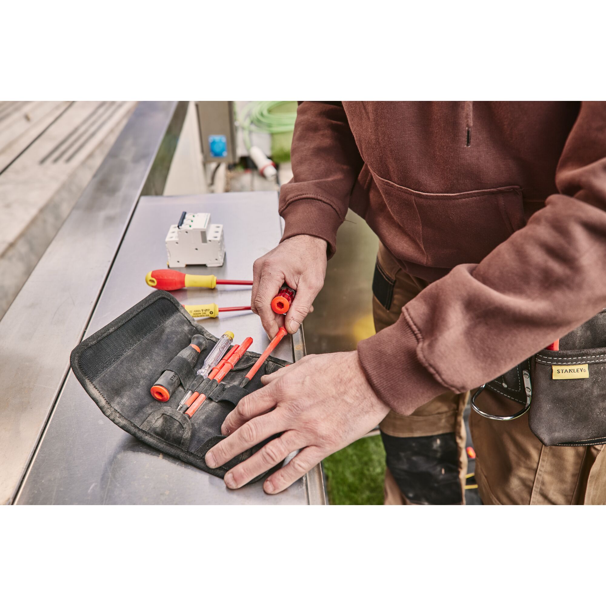 VDE Multi-Bit Screwdriver Set In Pouch (10 pc.) | STANLEY