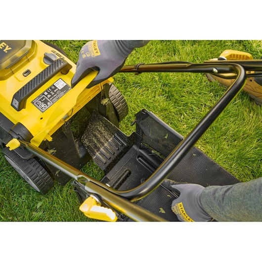 STANLEY SCMWP3701N lawn mower rear view, showing grass catcher installation on green lawn.